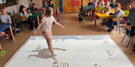Interaktywny dywan u przedszkolaków
