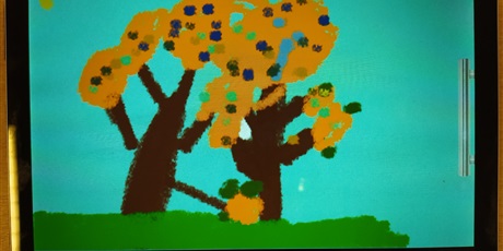 Powiększ grafikę: Na ekranie n tabletu rysunek jesiennych drzew.