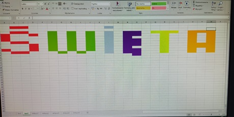 Powiększ grafikę: Napis Święta wykonany w programie Excel.